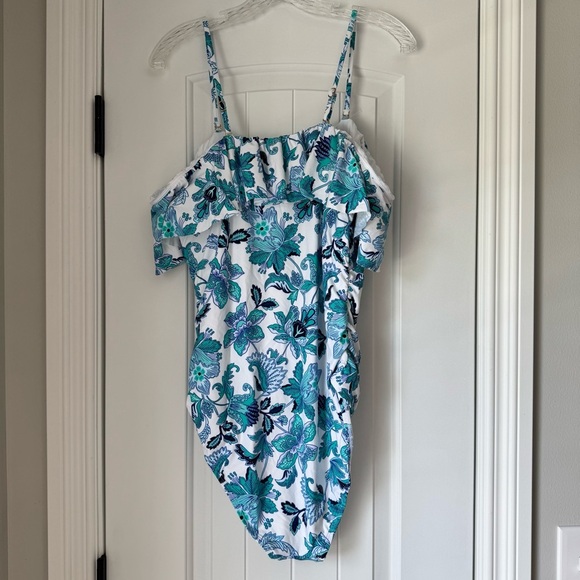 La Blanca - Off The Shoulder Tranquility Palm One Piece Swimsuit - Picture 4 of 9